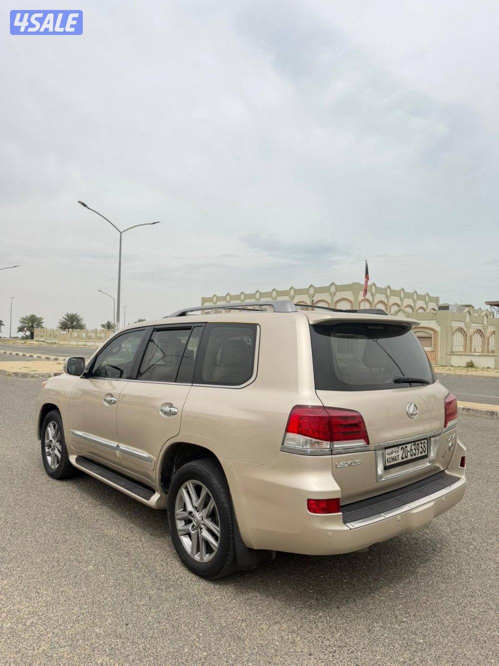 جيب لكزس 20136