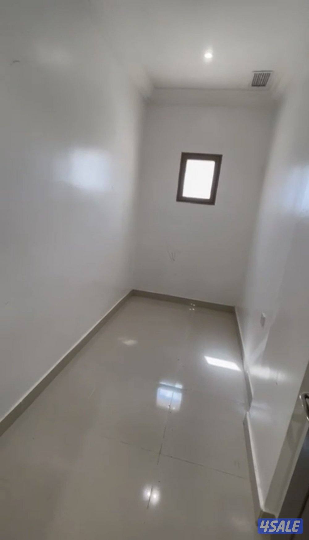 للإيجار شقة في جابر العلي ق8 بروحها بالدور0