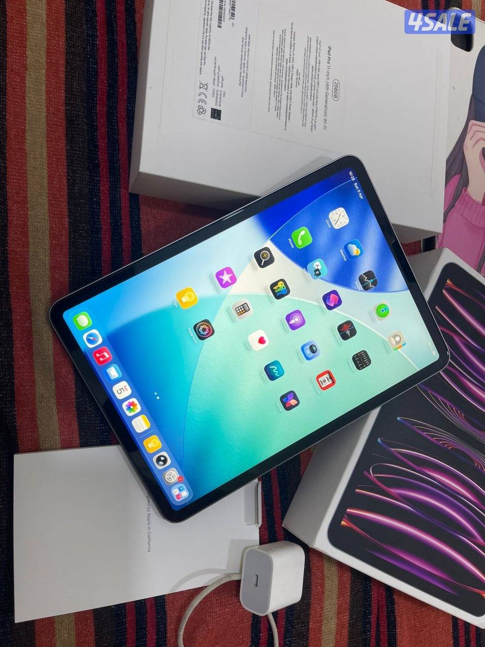ايباد برو 11 انش 256 غيغا M2 الجيل الرابع نظيف حيل مع الكرتون والشاحن2