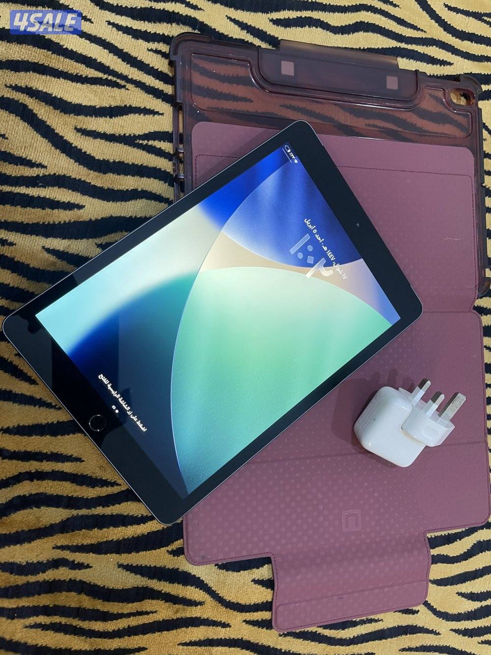 ايباد ابل 8 الثامن 32 قيقا خط شريحة شاشة 10،2 نظيف ولا زلغ مع كفر اصلي0