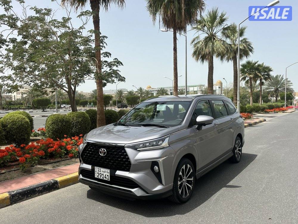 تويوتا فيلوز العائليه 2025 ماشي 8 سيرفس وكاله تحت الكفاله شرط الفحص2