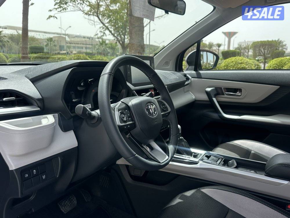 تويوتا فيلوز العائليه 2025 ماشي 8 سيرفس وكاله تحت الكفاله شرط الفحص5