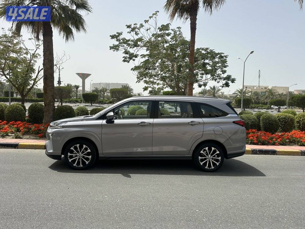 تويوتا فيلوز العائليه 2025 ماشي 8 سيرفس وكاله تحت الكفاله شرط الفحص6