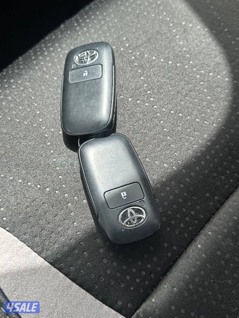 تويوتا فيلوز العائليه 2025 ماشي 8 سيرفس وكاله تحت الكفاله شرط الفحص13