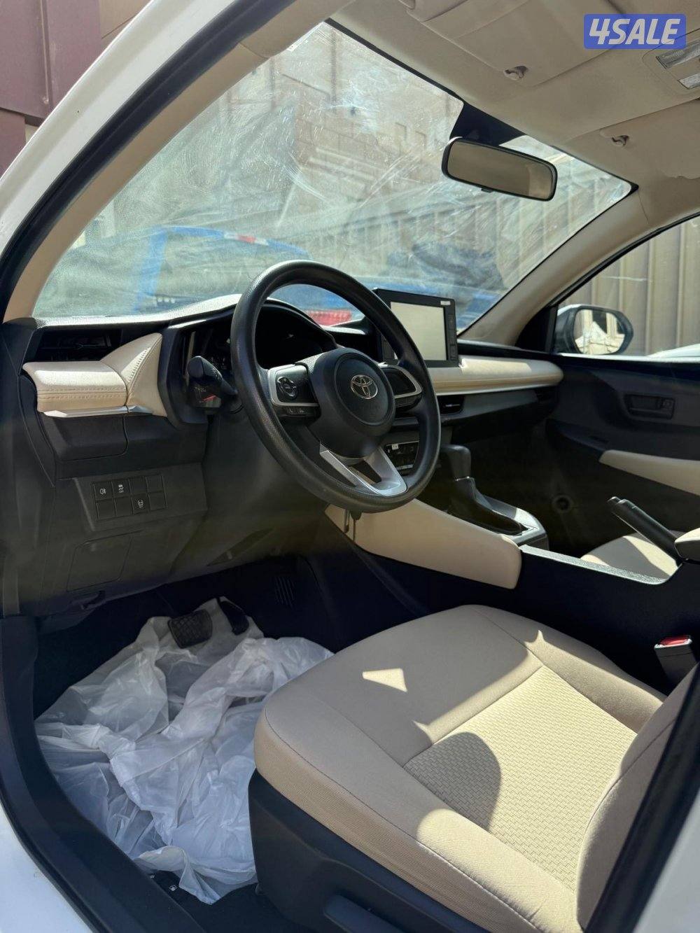 للبيع تيوتا يارس 2024yaris6