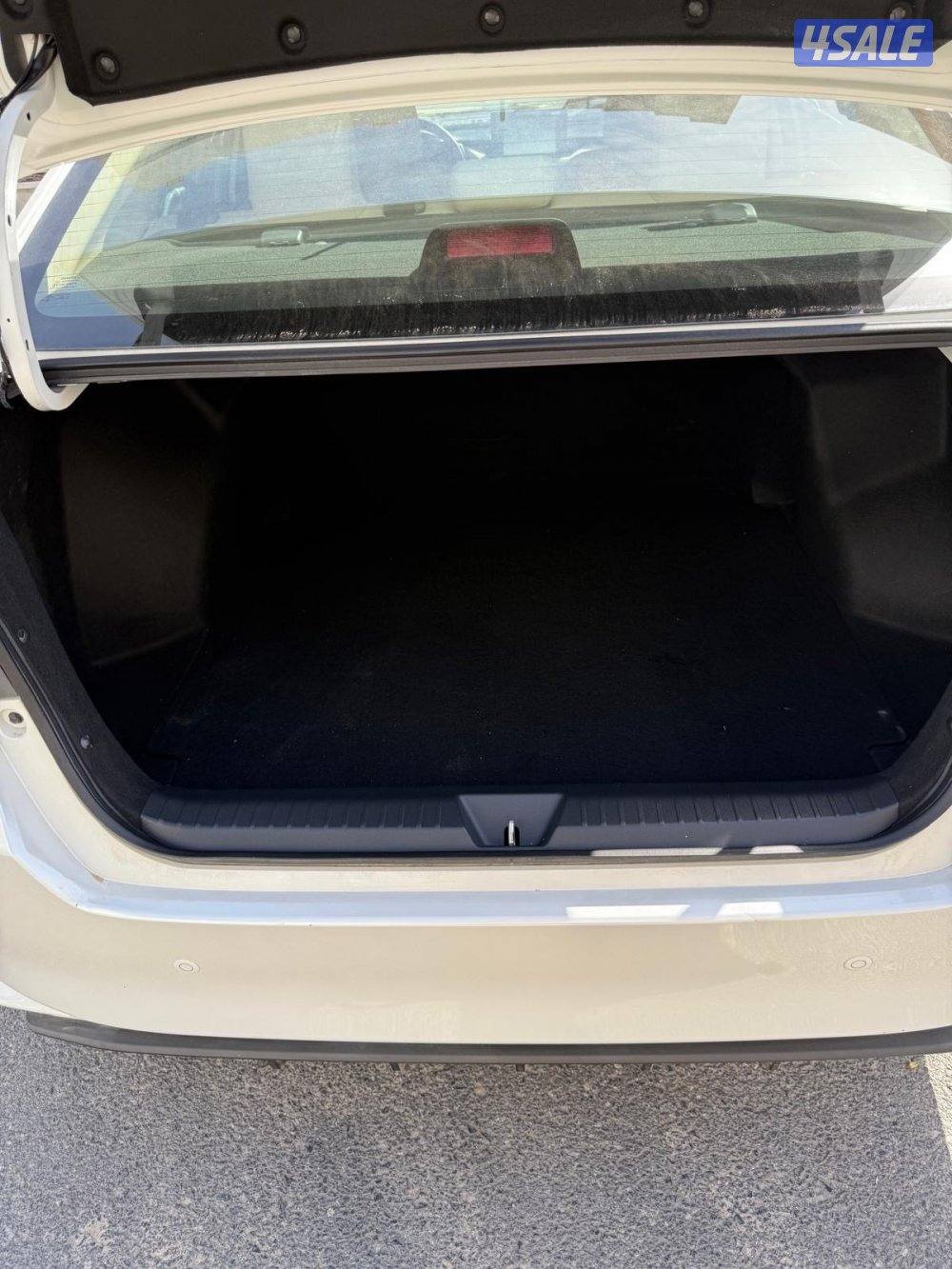 للبيع تيوتا يارس 2024yaris8