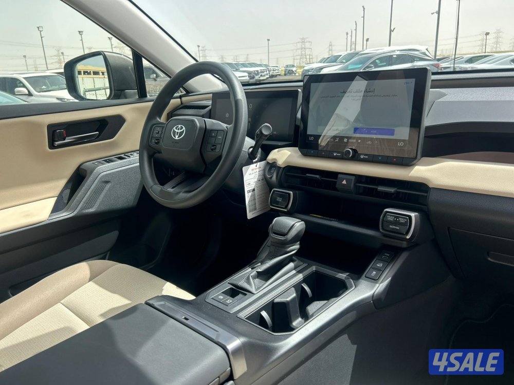 تويوتا XLE-RAV4 موديل 2026 اصفار  وارد الساير.شاشة أماميه 10.5انش7