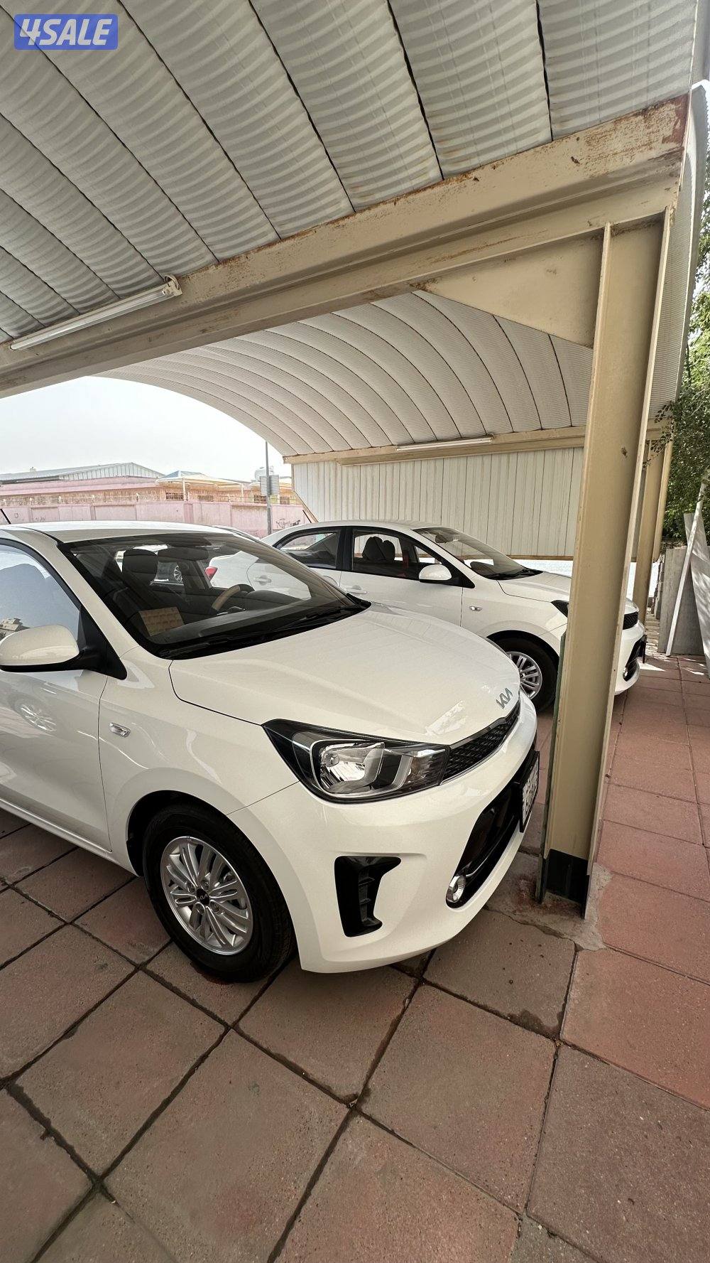 سيارتين بيقاس شرط الفحص صبغ وكاله كل شي وحده اصفار والثانيه ماشيه 100