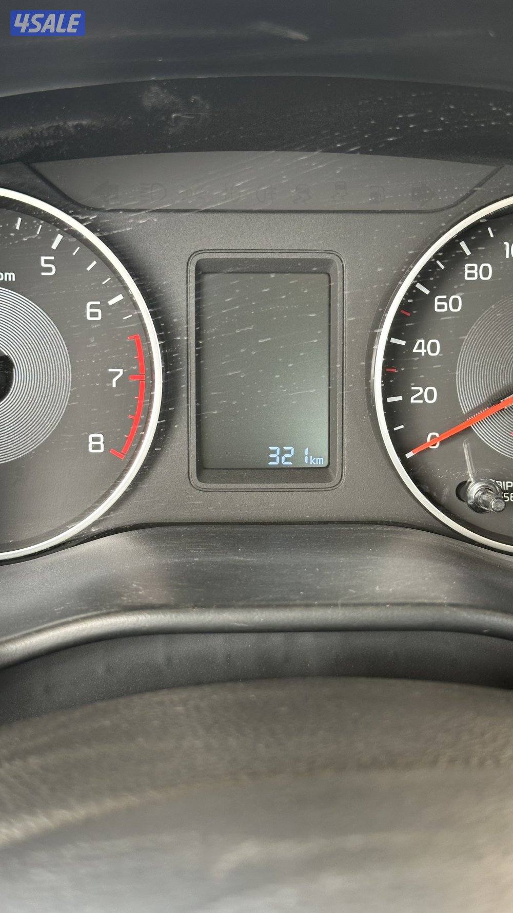 سيارتين بيقاس شرط الفحص صبغ وكاله كل شي وحده اصفار والثانيه ماشيه 102