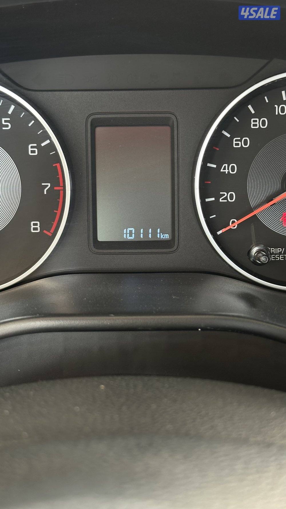 سيارتين بيقاس شرط الفحص صبغ وكاله كل شي وحده اصفار والثانيه ماشيه 103