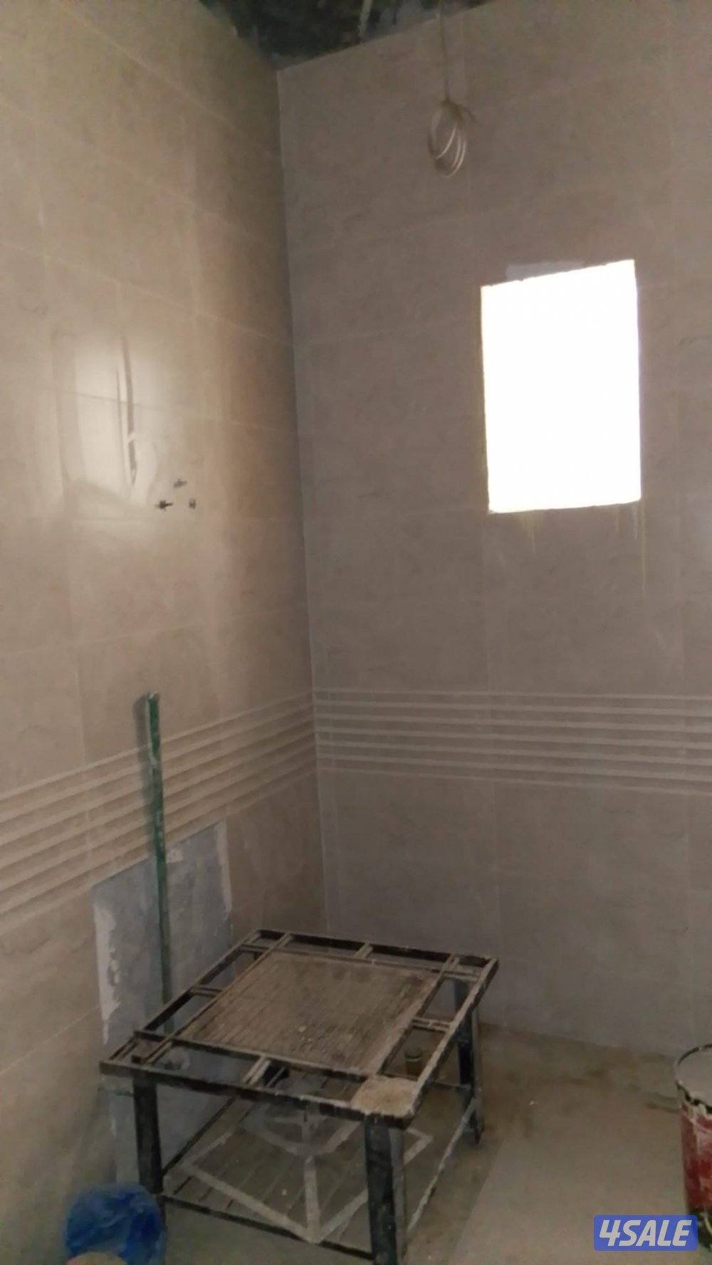 بيع فيلا فيه سرداب كامل وحمام سباحه دورين ونص في نواقص امنيوم سيراميك2