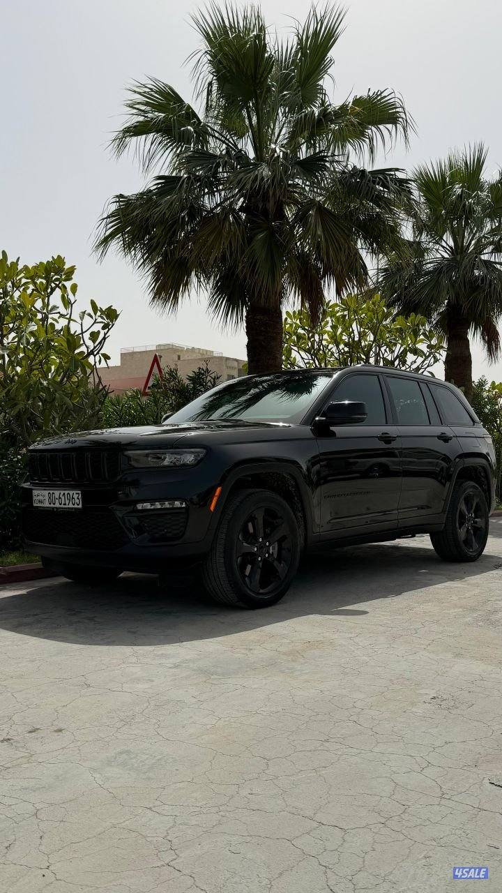 للبيع جيب جراند شروكي موديل 2023 ماشي ٢٢ الف - المالك الأول0