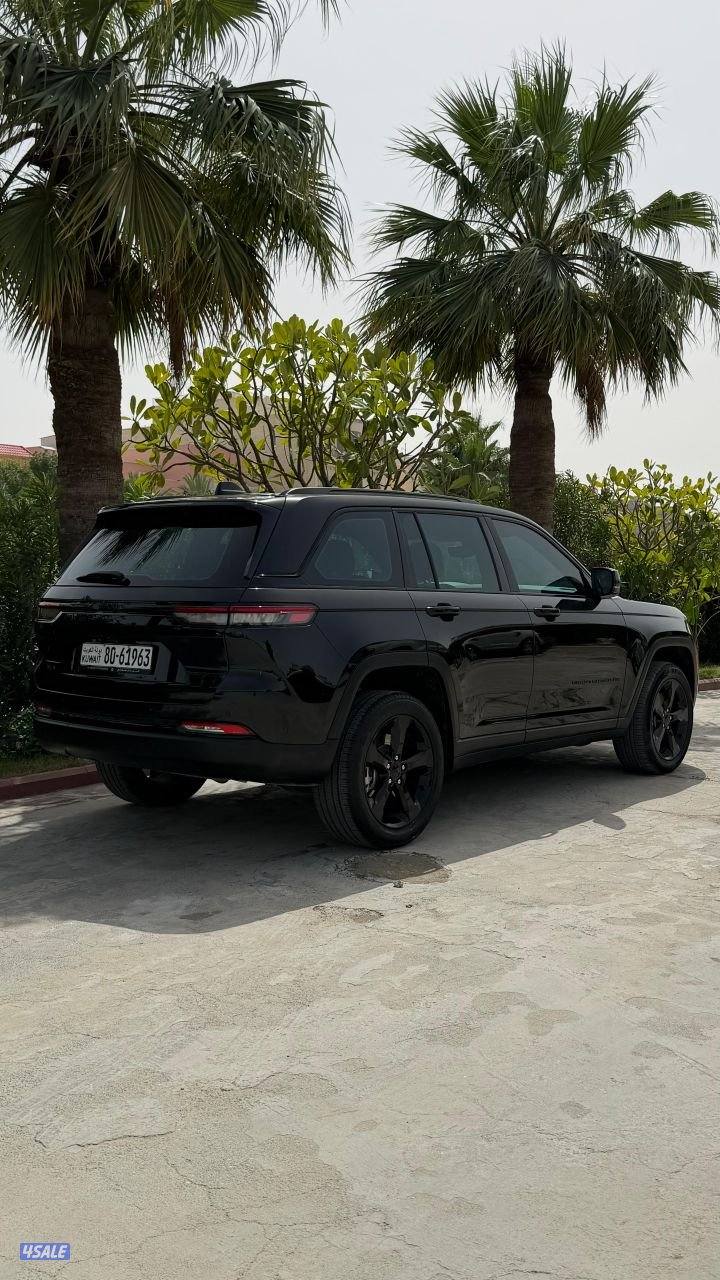 للبيع جيب جراند شروكي موديل 2023 ماشي ٢٢ الف - المالك الأول1