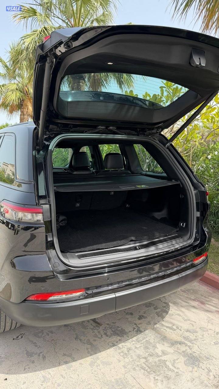 للبيع جيب جراند شروكي موديل 2023 ماشي ٢٢ الف - المالك الأول8