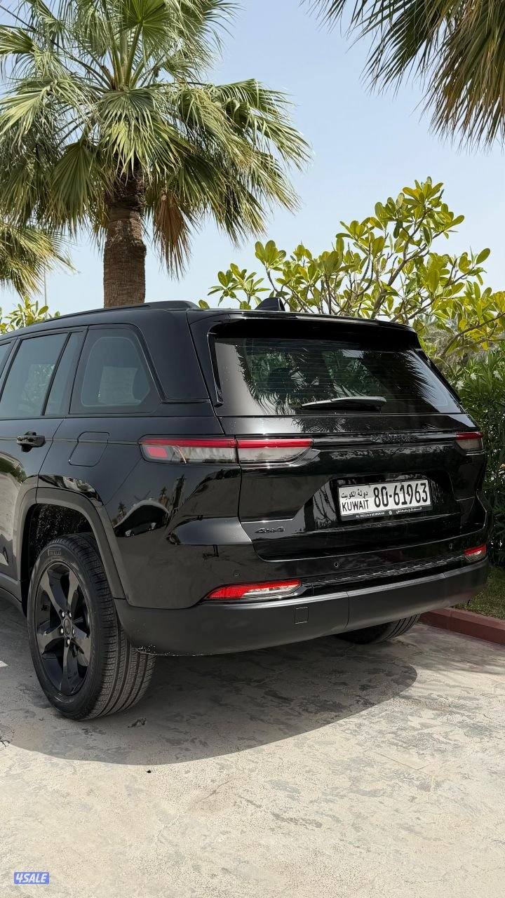 للبيع جيب جراند شروكي موديل 2023 ماشي ٢٢ الف - المالك الأول7