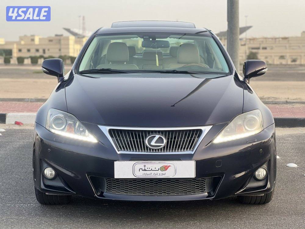 للبيع لكزسIS300موديل20122
