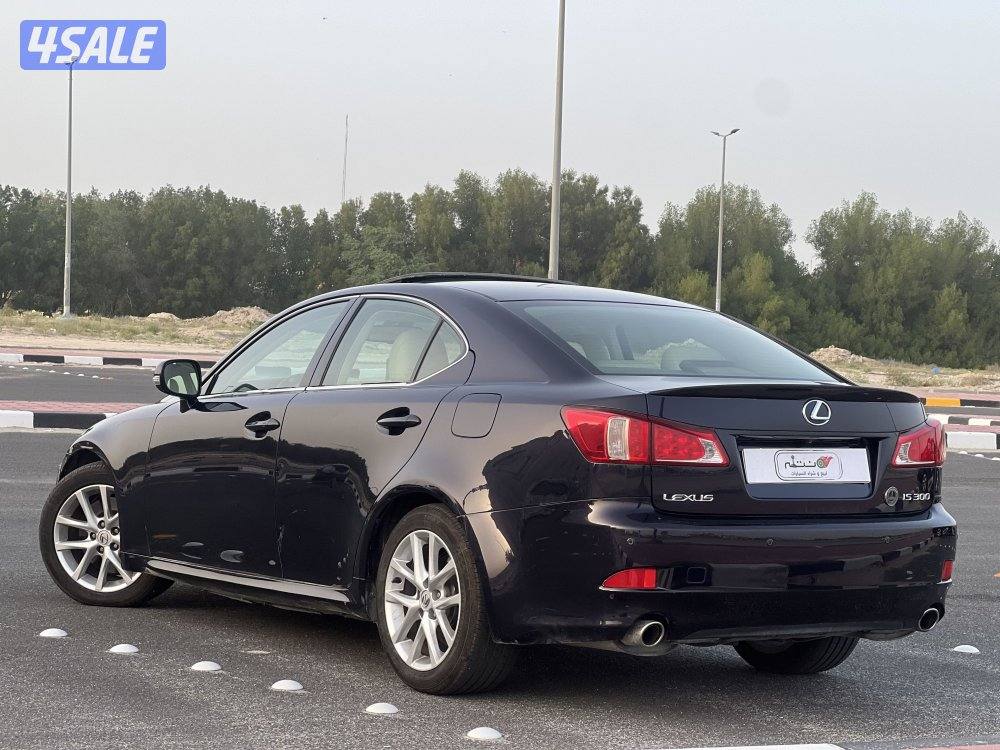للبيع لكزسIS300موديل20123