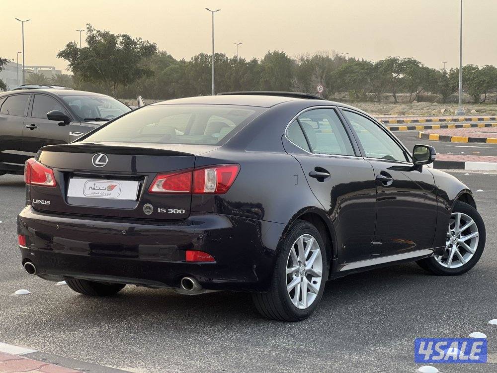 للبيع لكزسIS300موديل20124
