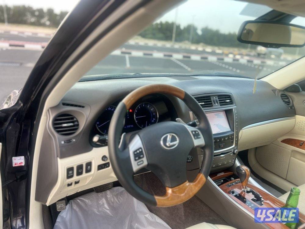 للبيع لكزسIS300موديل20125