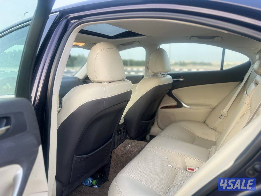 للبيع لكزسIS300موديل20126