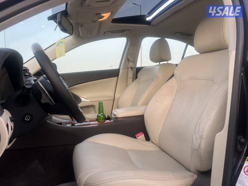 للبيع لكزسIS300موديل20128