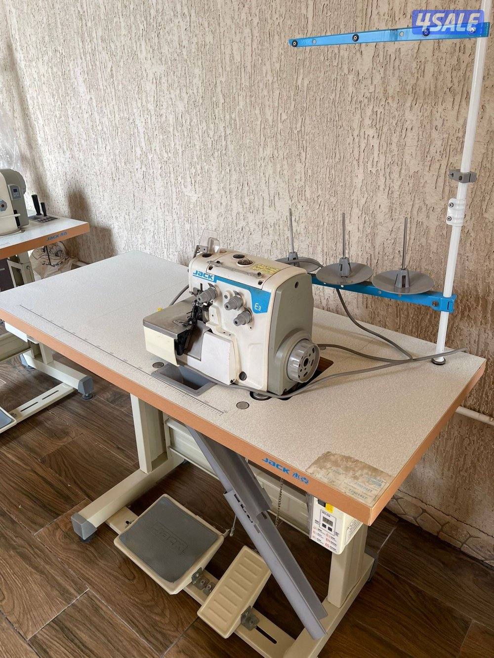 للبيع مكينة خياطه بحاله ممتازه جداً1