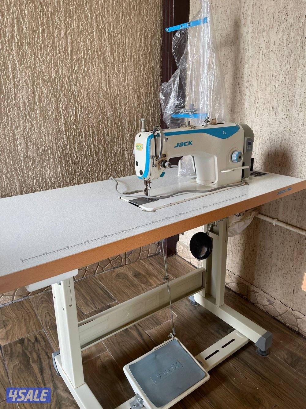 للبيع مكينة خياطه بحاله ممتازه جداً0