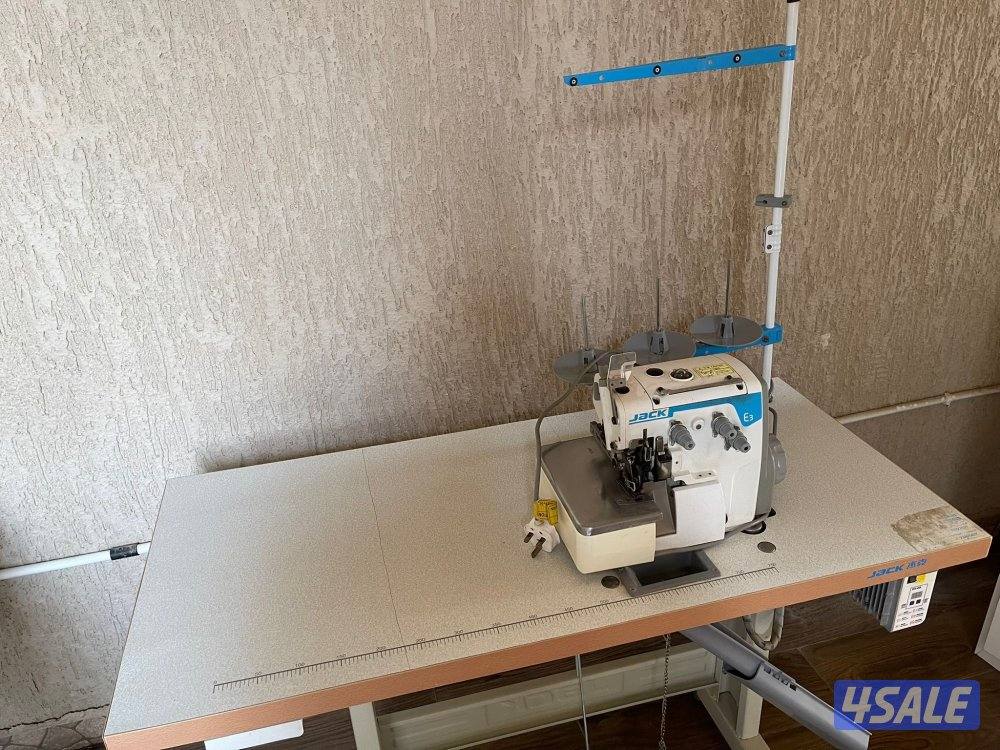 للبيع مكينة خياطه بحاله ممتازه جداً2