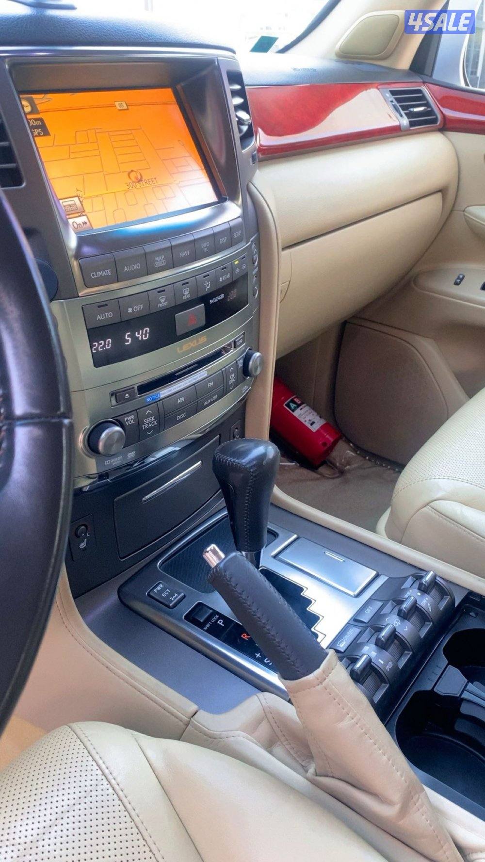 للبيع جيب لكزس المالك الاول201012