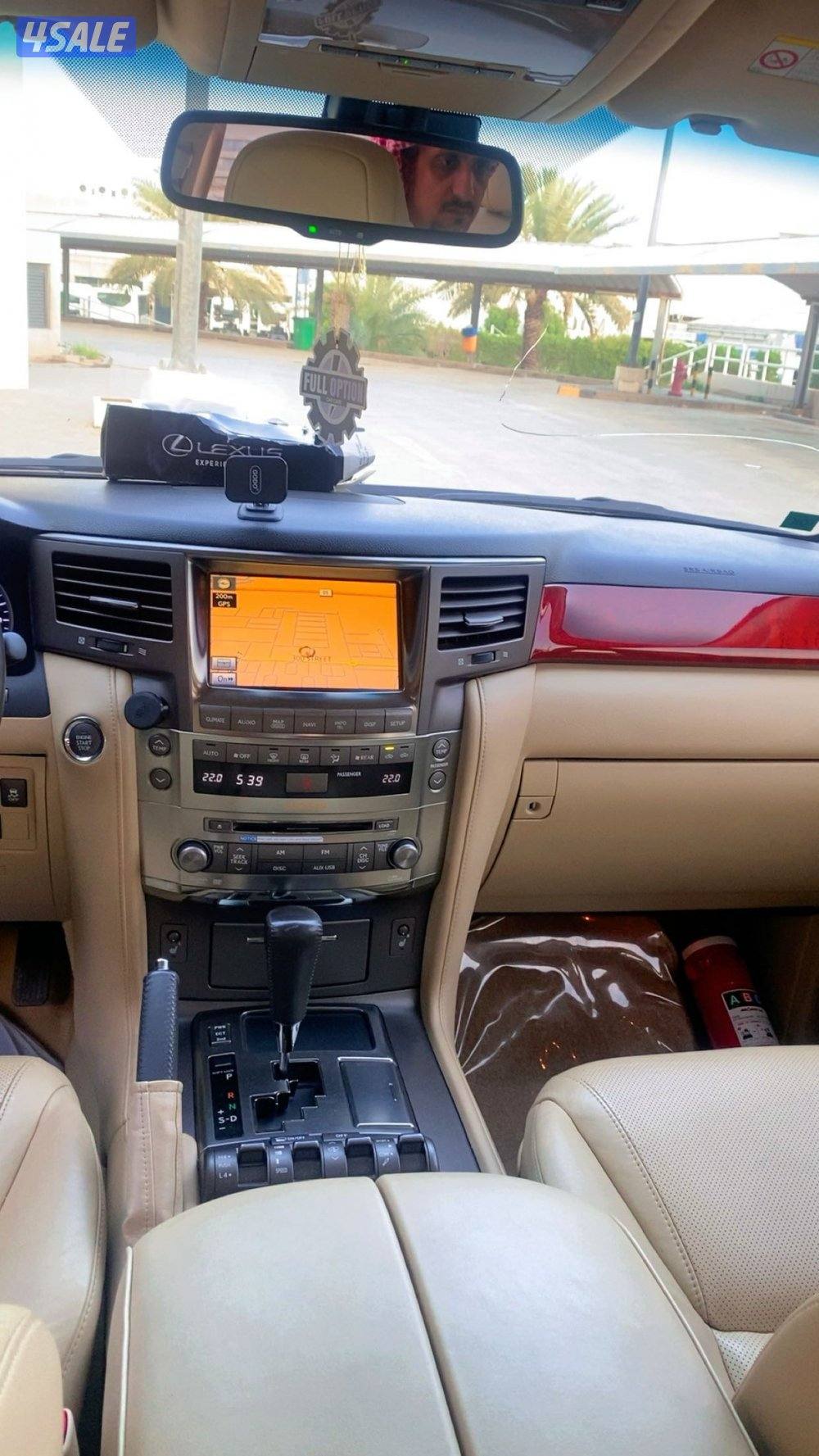 للبيع جيب لكزس المالك الاول201013