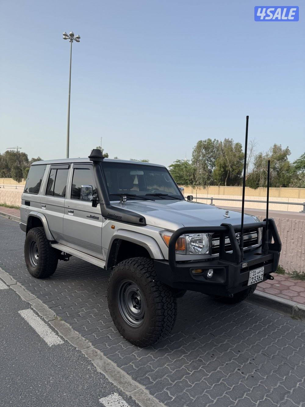 للبيع- لاند كروزر شاص نص LC760