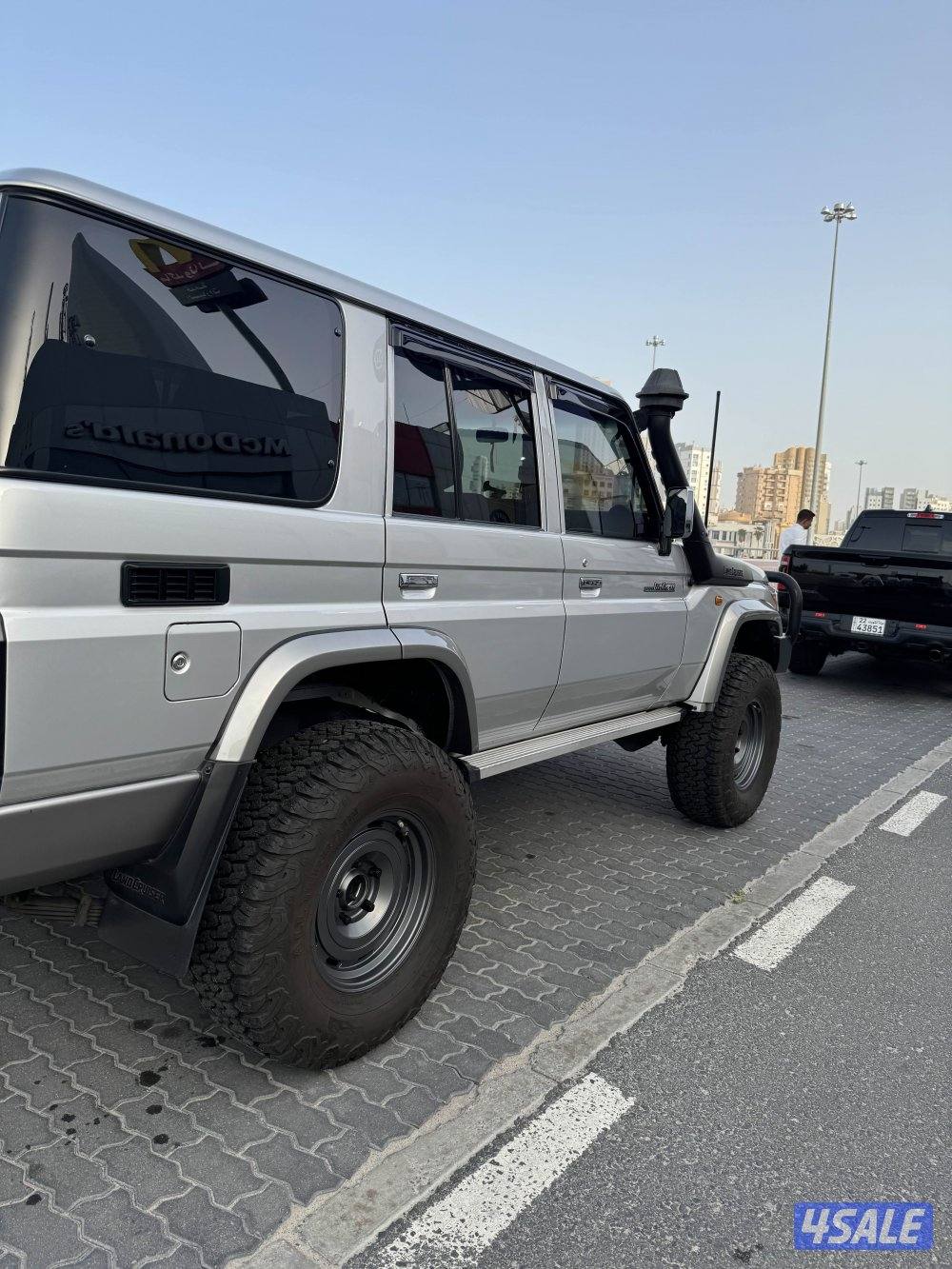 للبيع- لاند كروزر شاص نص LC762