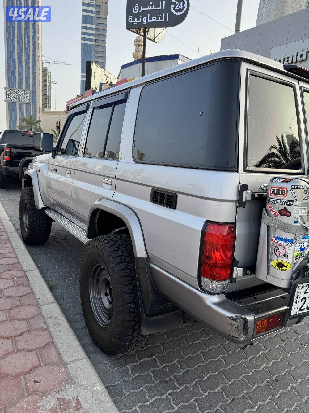 للبيع- لاند كروزر شاص نص LC763