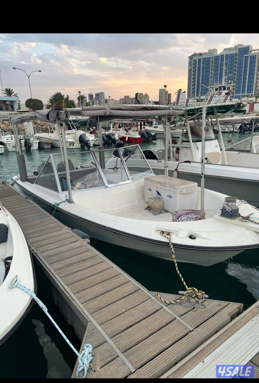 للبيع قرف عماني 20 قدم مع عربانه0