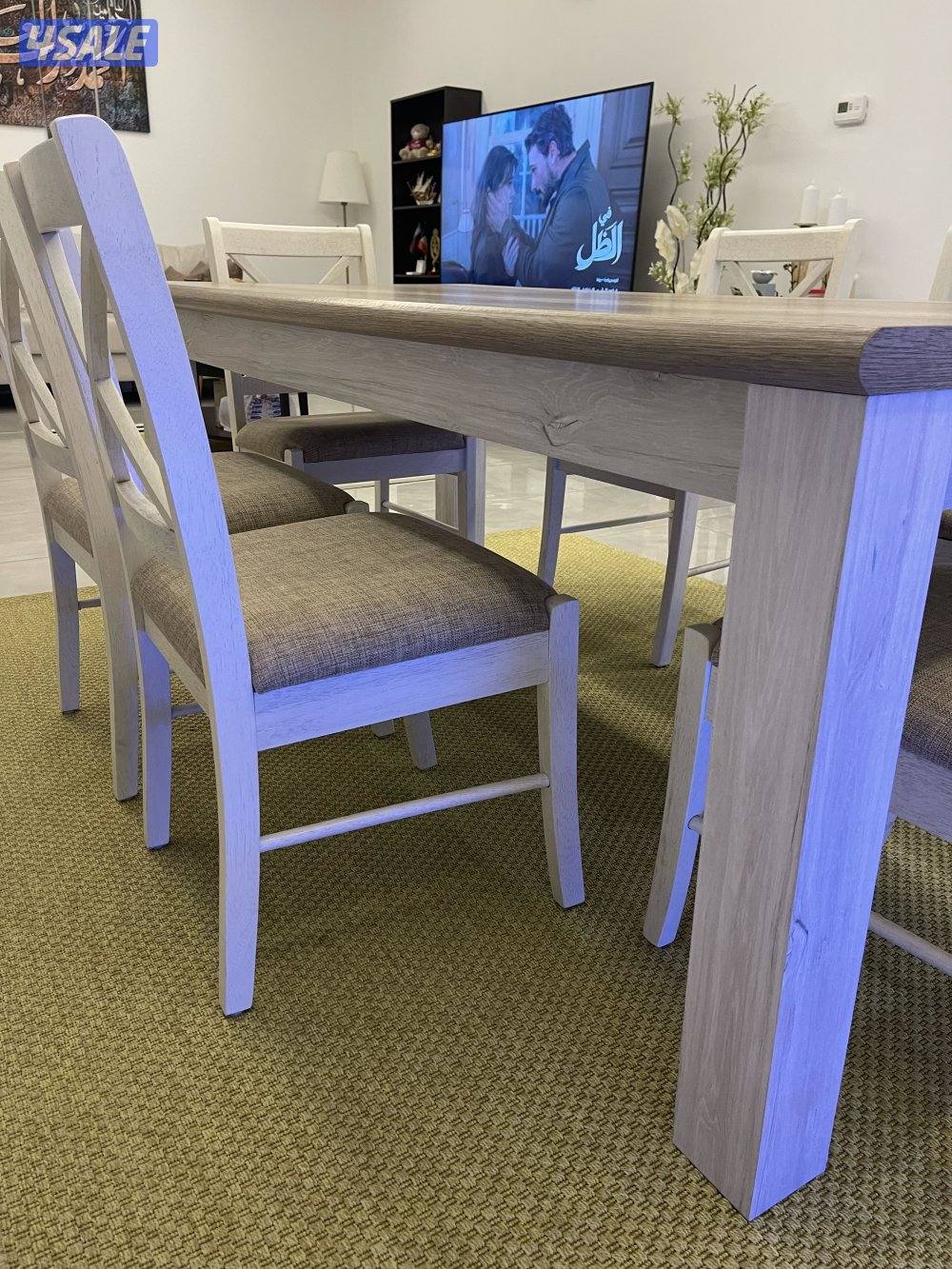للبيع طاولة طعام0