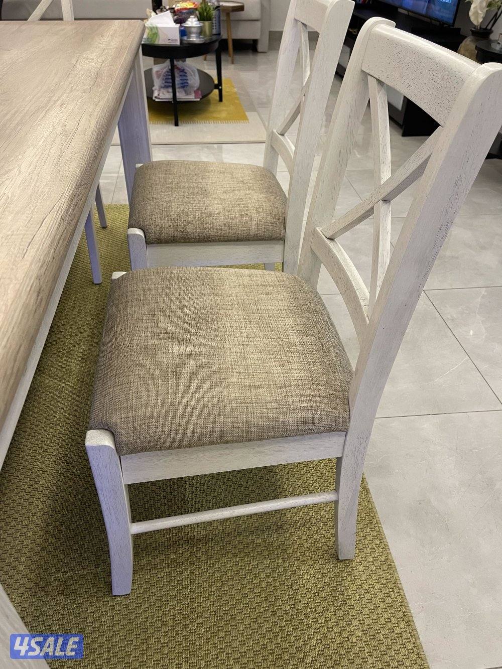 للبيع طاولة طعام2