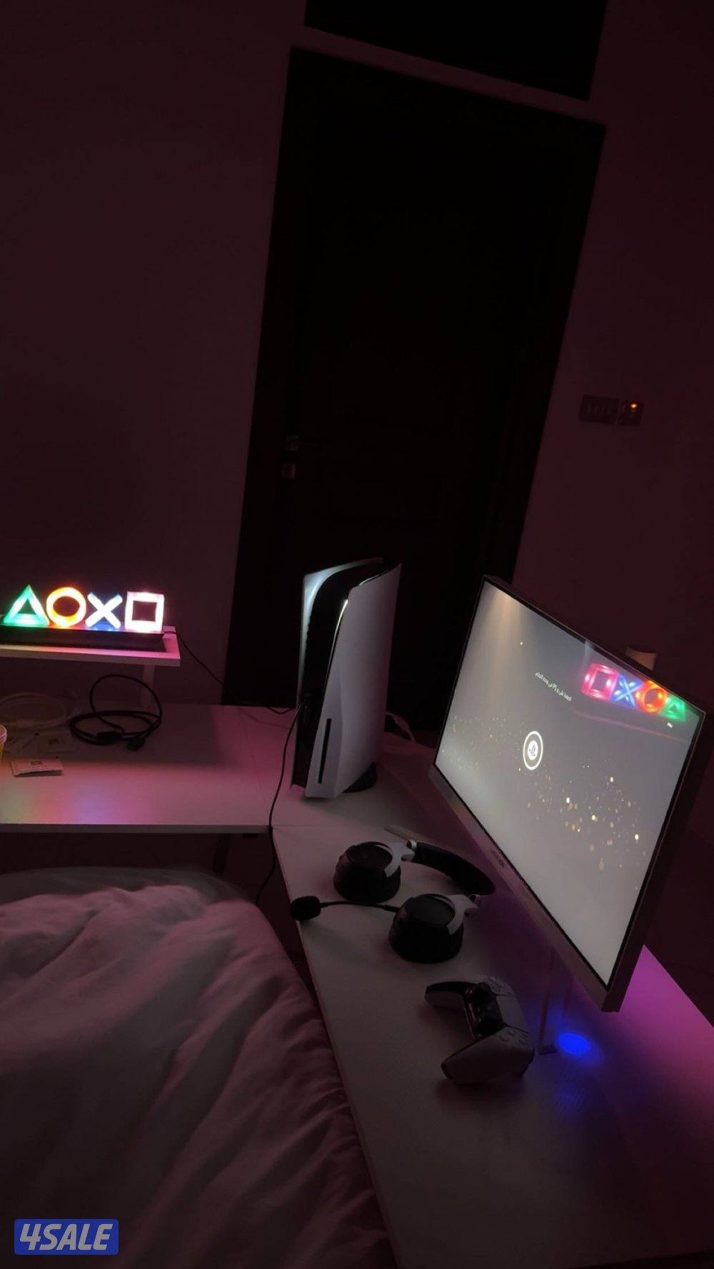 للبيع سوني ٥ مع شاش وسماعة وجميع اغراضها اتواصل واتساب0