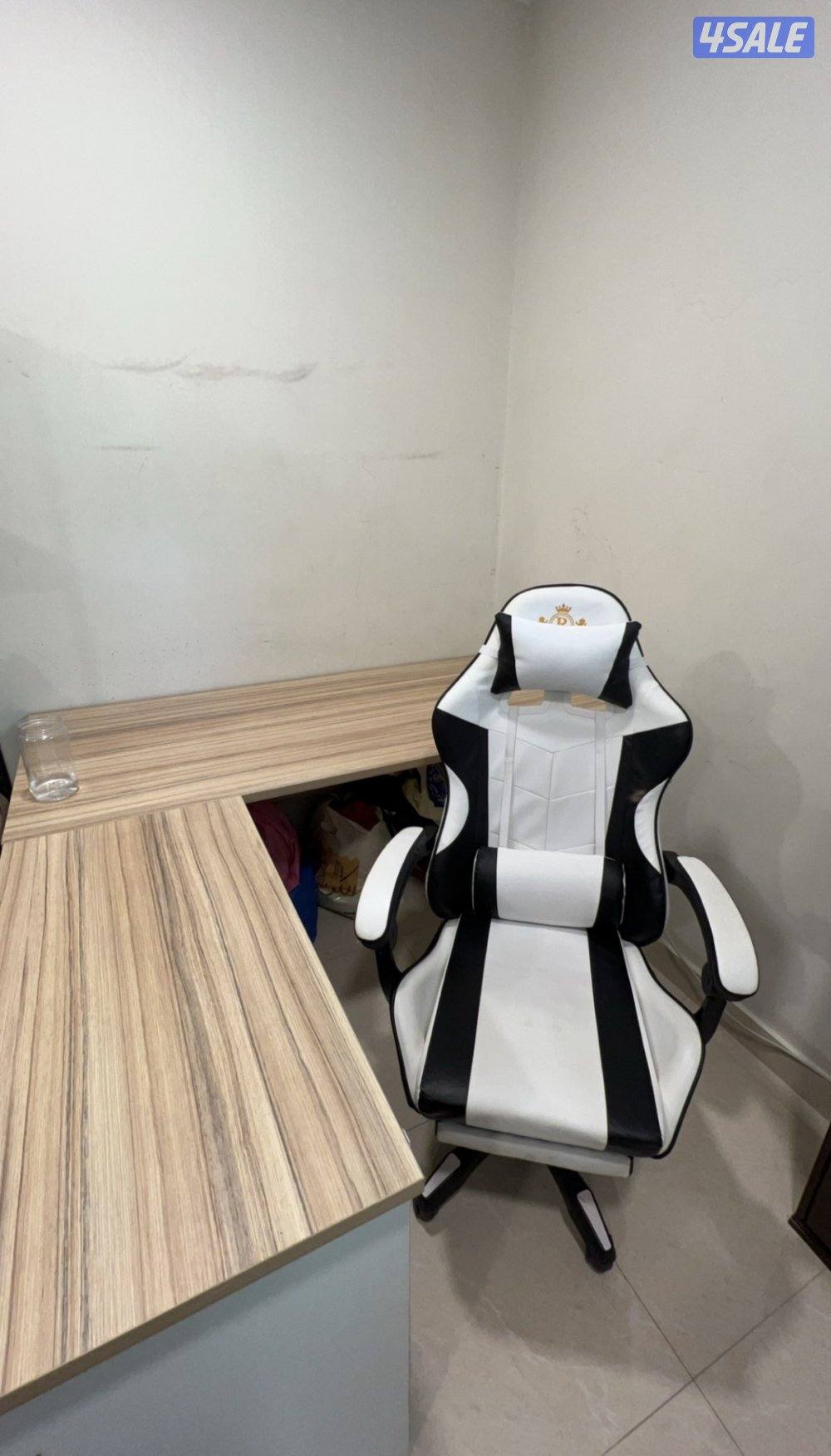 البيع طاوله زاويه مع كرسي قيمنق1