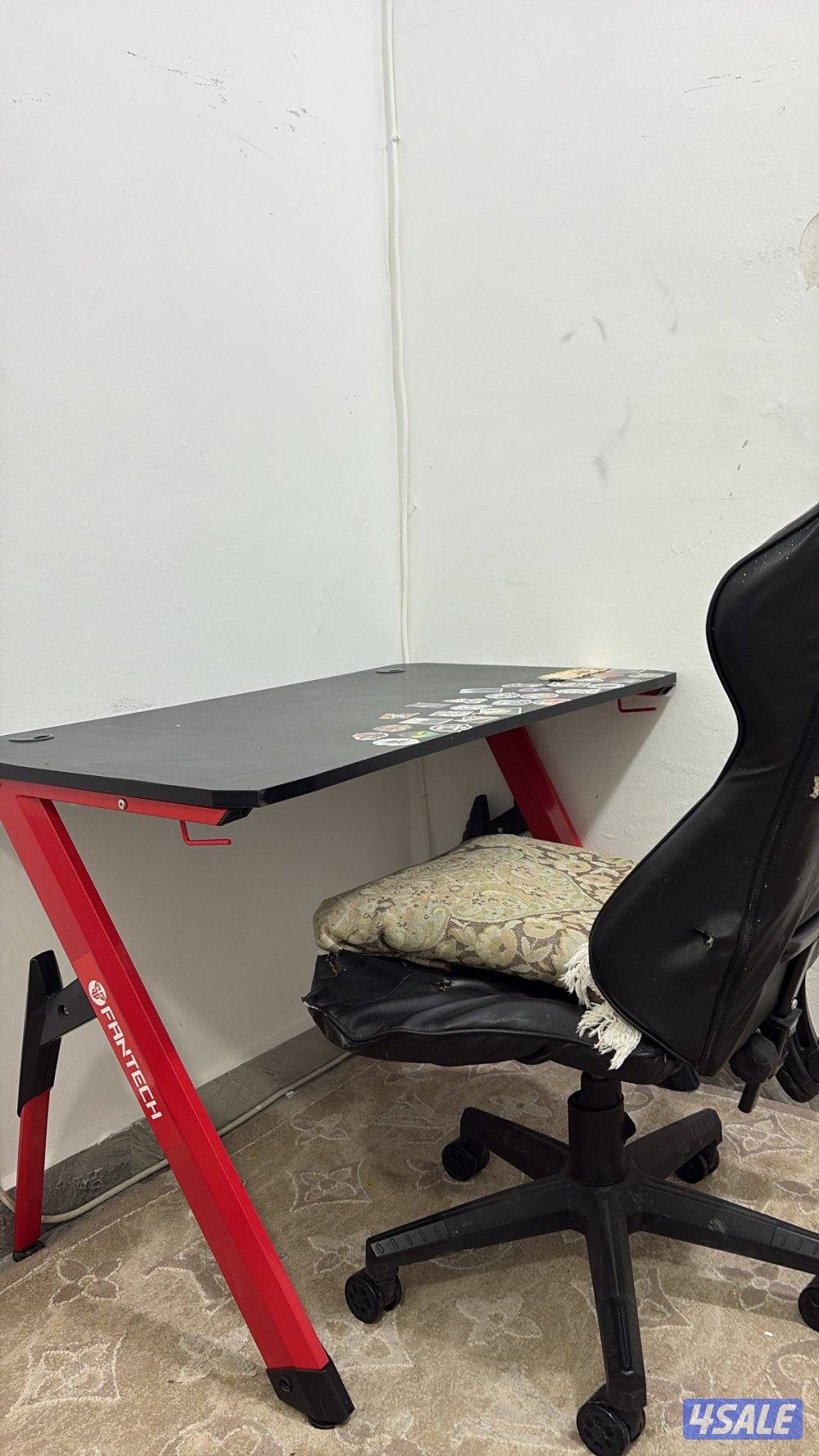 طاوله قيمنق وكرسي قيمنق الطالوله بحاله ممتازه0