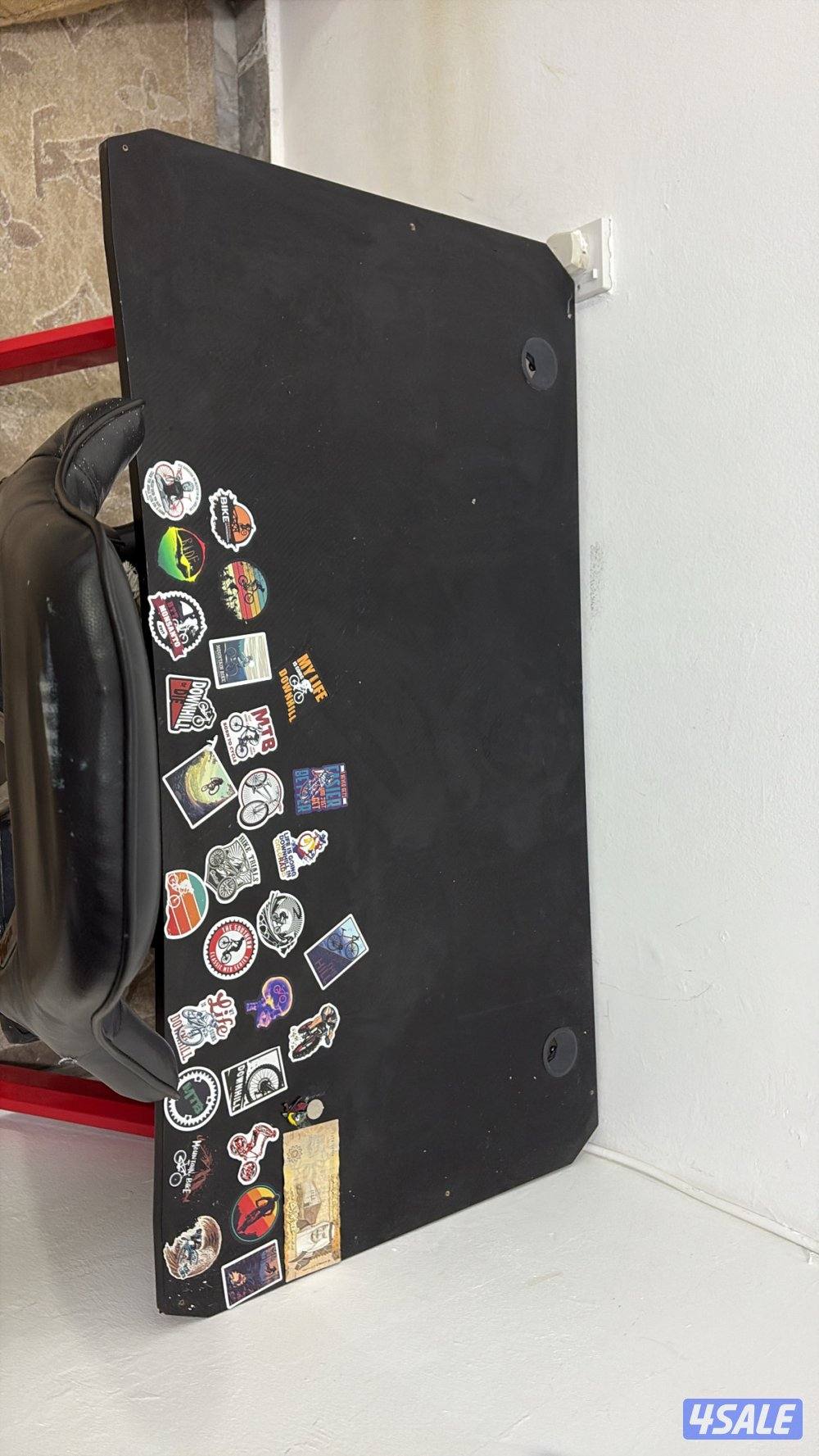 طاوله قيمنق وكرسي قيمنق الطالوله بحاله ممتازه1