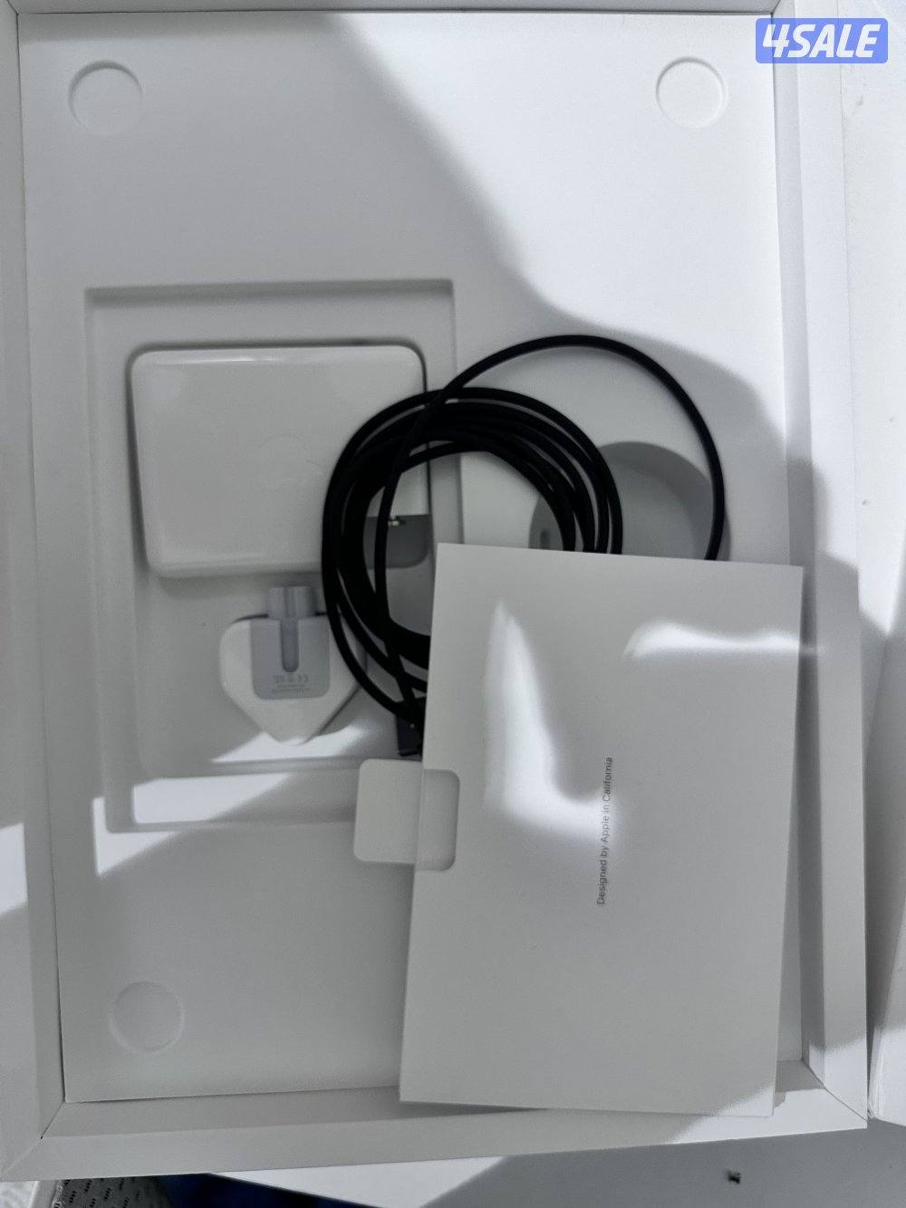 MacBook Pro m4pro chip للبيع وحالته جديدة  بطاريته 99 وكل اغراضه معاه2