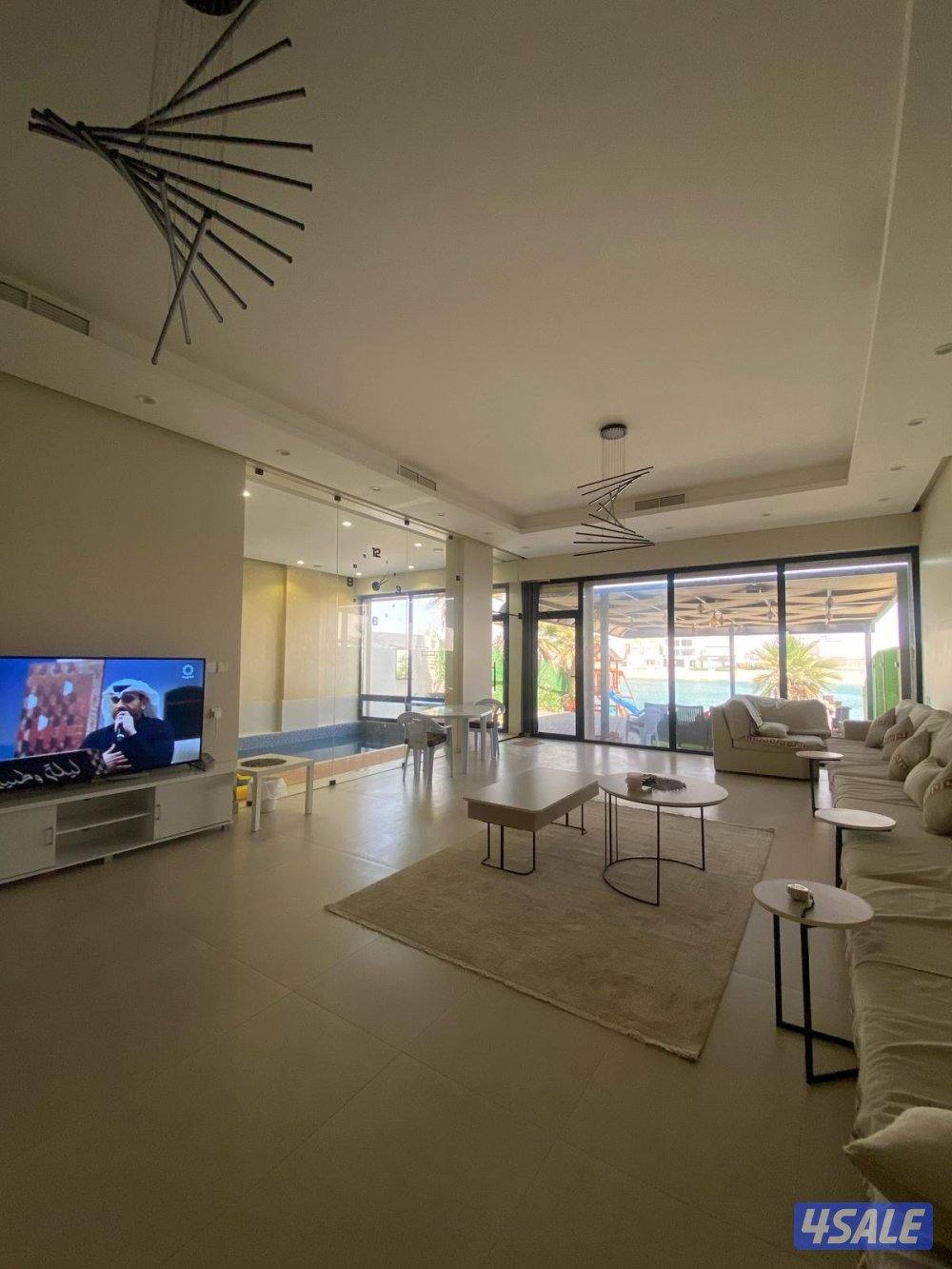 للايجار شاليه للعوايل( 6 غرف + صالتين + مسبح داخلي ) بالمرحله الخامسه0