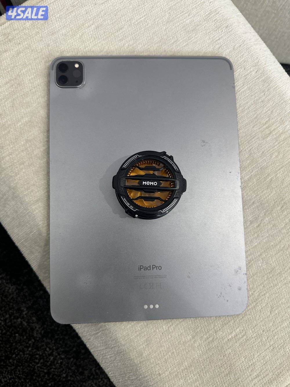 للبيع ايباد 11 m2 مع كفر ومروحة تبريد ipad pro for sale with cover and0