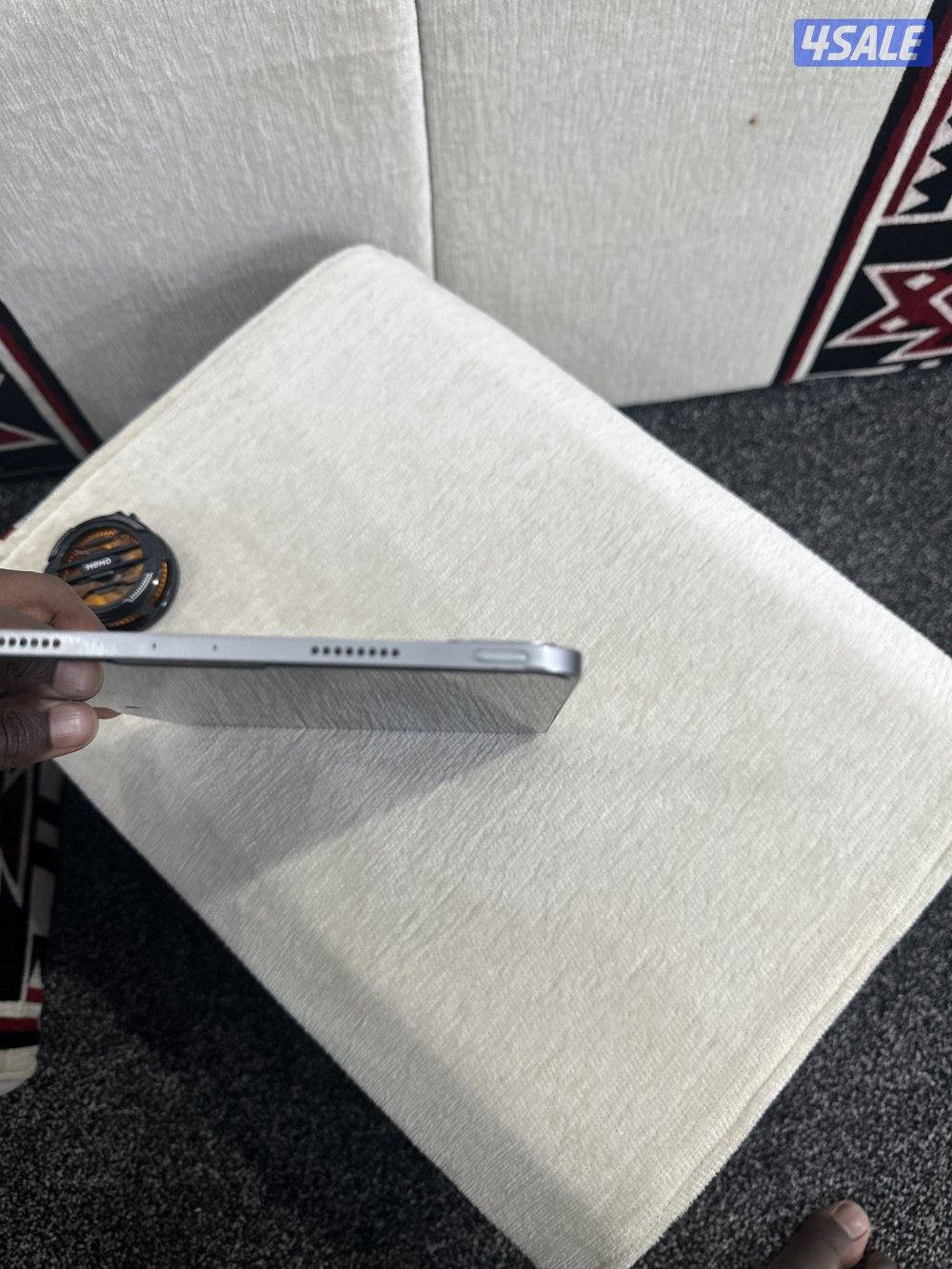 للبيع ايباد 11 m2 مع كفر ومروحة تبريد ipad pro for sale with cover and2