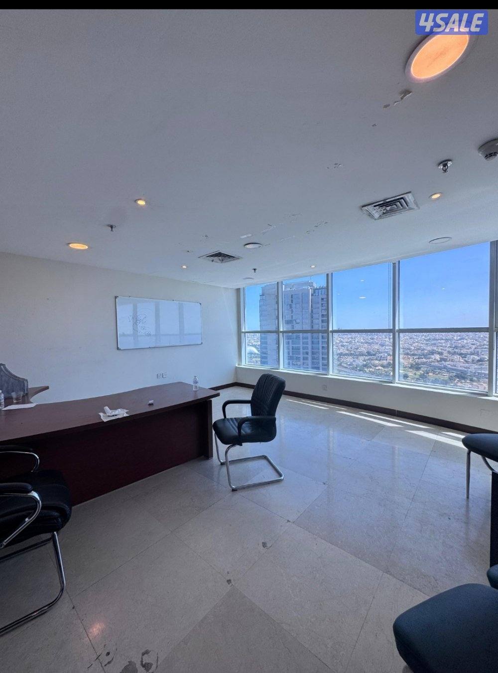 دور تجاري بمدينة الكويت-بالقبلة 
المساحة 350 متر دور كامل 
موقع متميز2