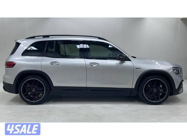 Mercedes-Benz GLB4