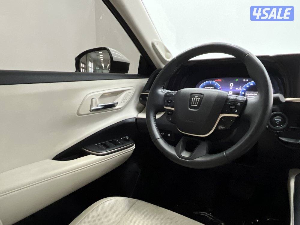 TOYOTA CROWN HYBRID12