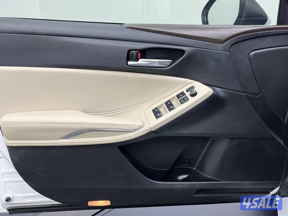 TOYOTA AVALON XLE MID OPTION10