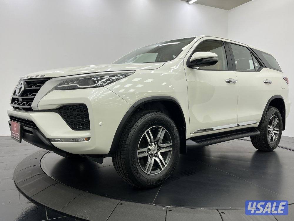 TOYOTA FORTUNER_N 4 CYL 4X2 MID OPTION1