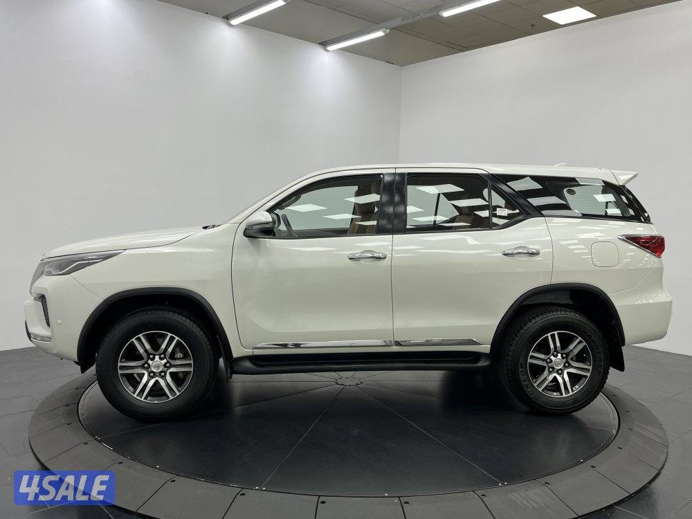 TOYOTA FORTUNER_N 4 CYL 4X2 MID OPTION2